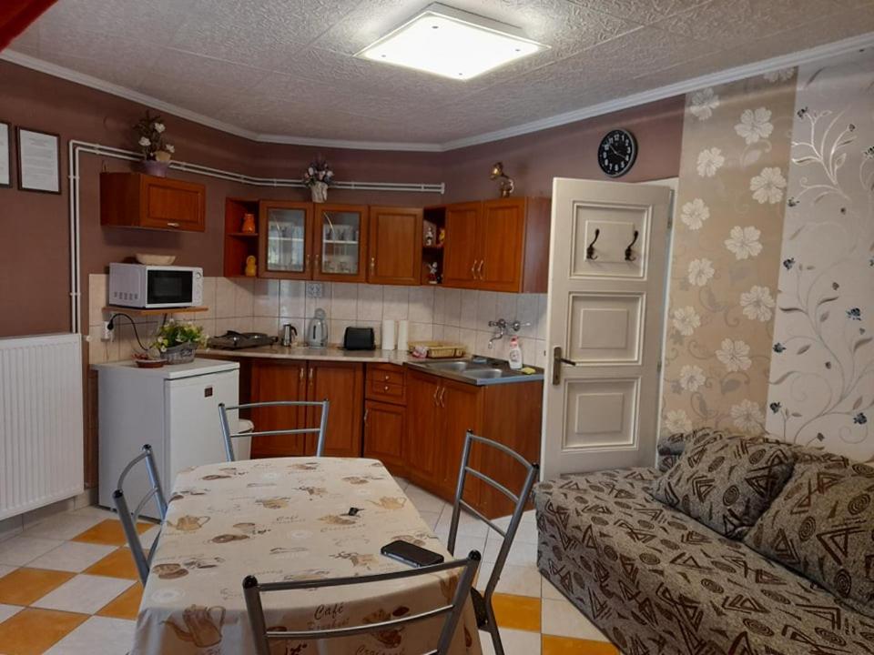 Gyöngyvirág Apartment Romhány Esterno foto